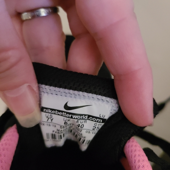 Nike Snearkers or Tennis Shoes Size 7 - Picture 7 of 8